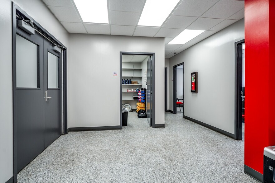 More Photos Of 20701 E 81st St, Broken Arrow Manufacturing For Sale