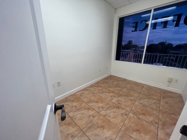 More Photos Of 5580 W 16th Ave, Hialeah Medical For Lease