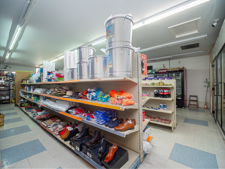 More Photos Of 301 W 34th St, Latonia Freestanding For Sale