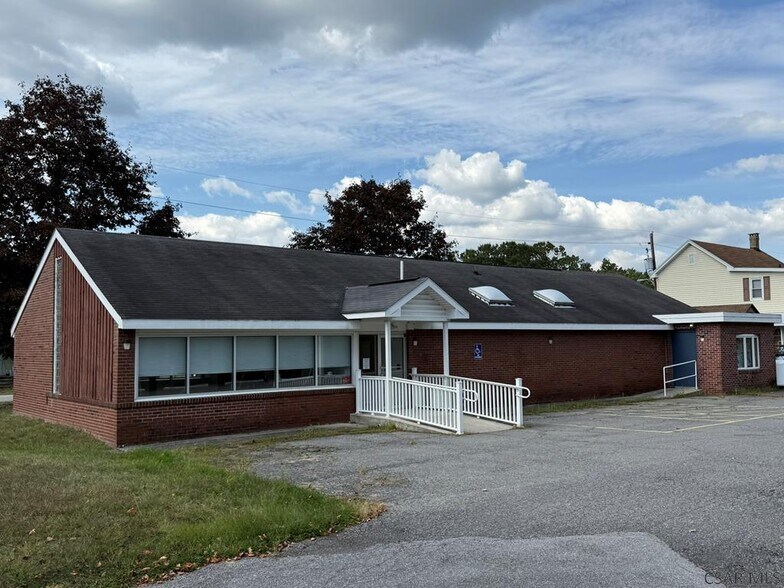Primary Photo Of 211 Thompson St, Seward Medical For Sale