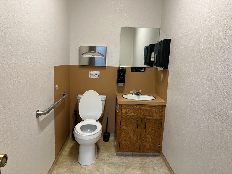 More Photos Of 10618 Combie Rd, Auburn Healthcare For Lease