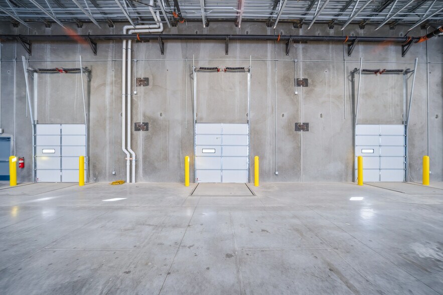 More Photos Of Laughlin Ranch Blvd, Bullhead City Warehouse For Lease