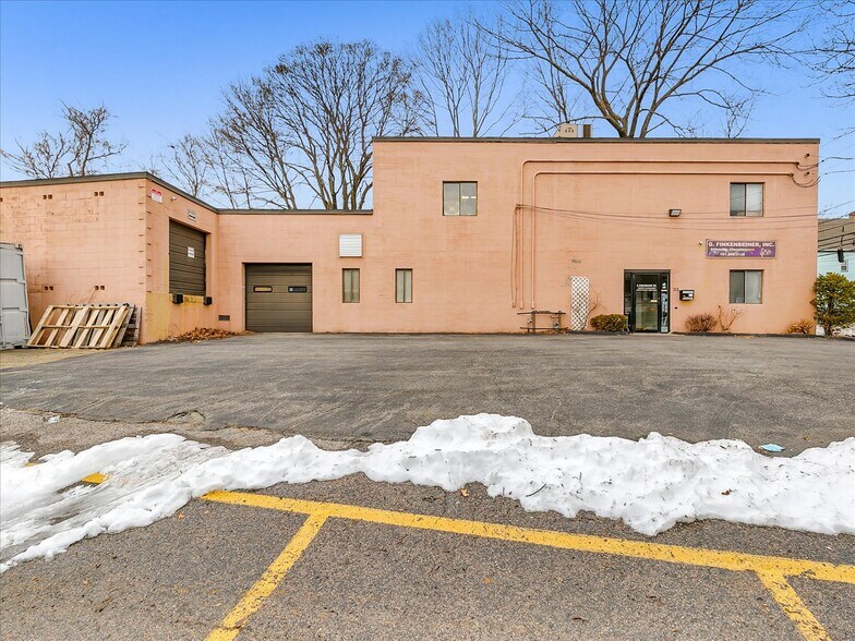 More Photos Of 33 Rumford Ave, Waltham Manufacturing For Lease
