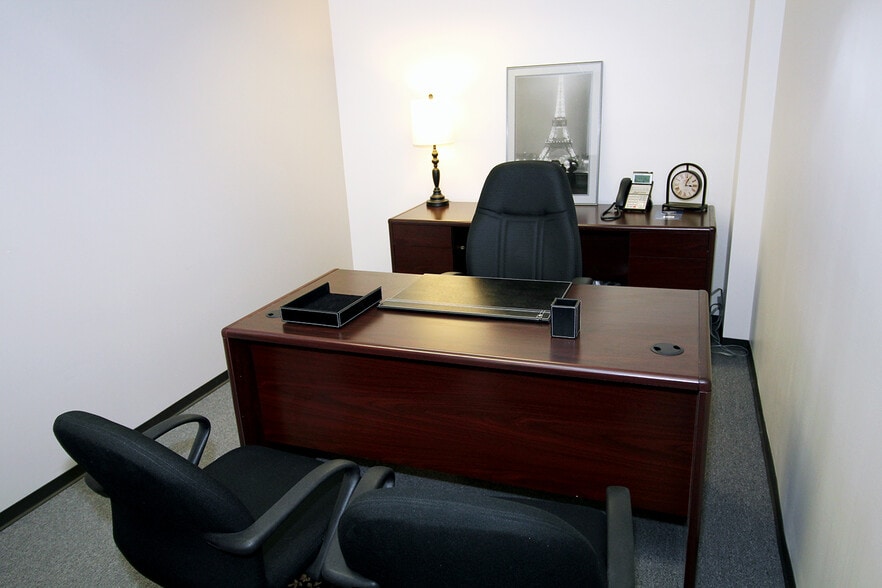 More Photos Of 200 E Big Beaver Rd, Troy Office For Lease