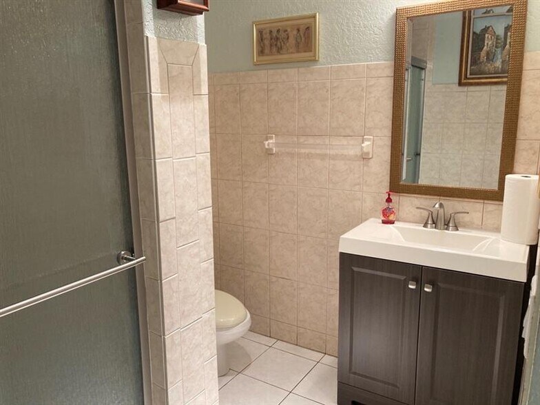 More Photos Of 2031 NW 22nd St, Pompano Beach Warehouse For Lease