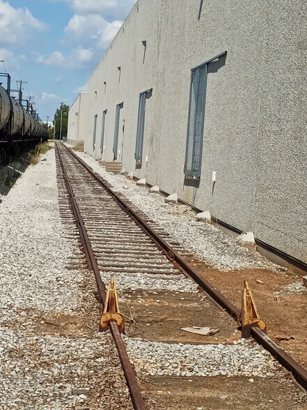 More Photos Of 9001 Sterling St, Irving Distribution For Lease