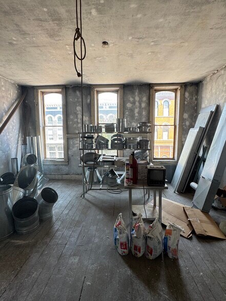 More Photos Of 725 Main St, Lafayette Storefront For Sale