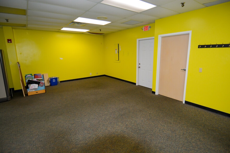 More Photos Of 888 Dayton St, Yellow Springs Warehouse For Lease