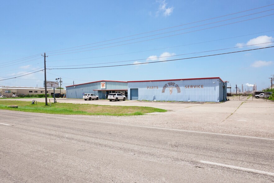 More Photos Of 6550 Leopard St, Corpus Christi Warehouse For Sale