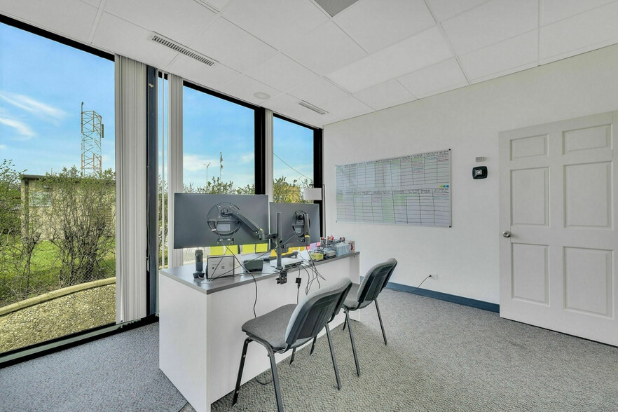 More Photos Of 800 Enterprise Dr, Oak Brook Medical For Lease