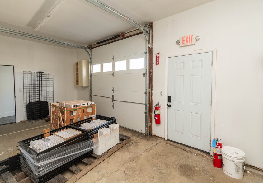 More Photos Of 1402 Route 300, Newburgh Showroom For Sale