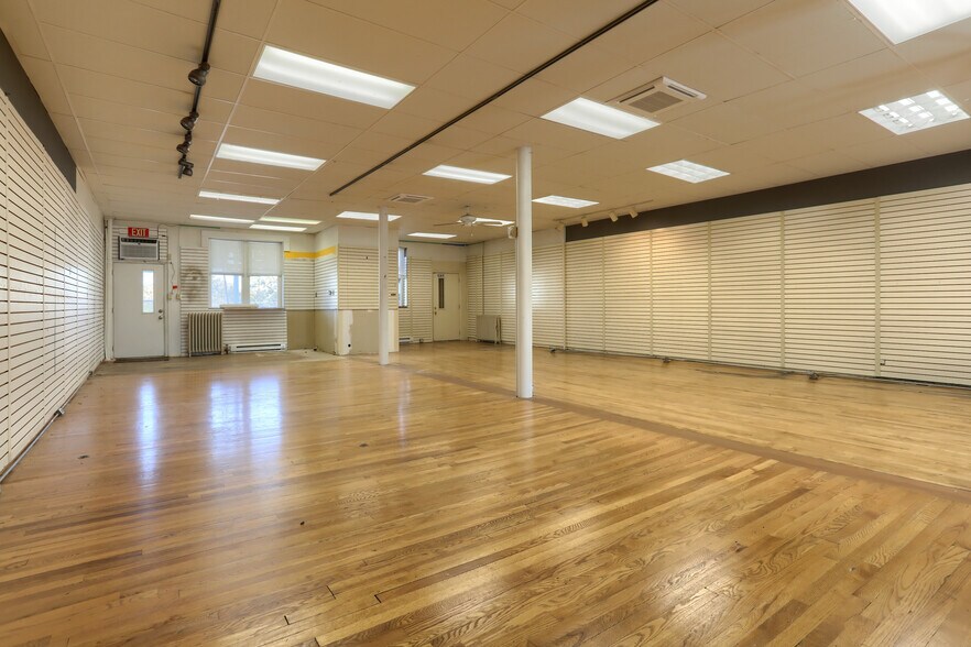 More Photos Of 19 W Market St, Jonestown Storefront Retail Office For Lease