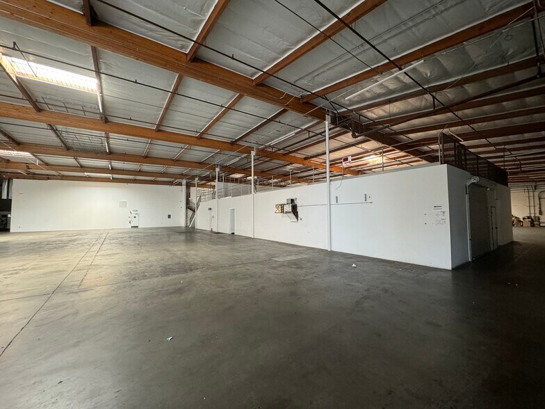 More Photos Of 1014 Griswold Ave, San Fernando Warehouse For Lease