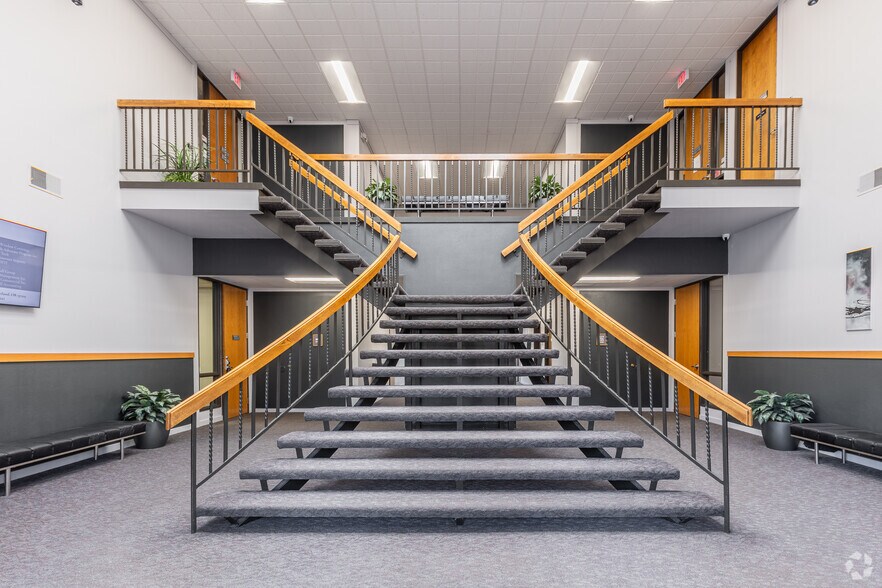 More Photos Of 9500 SW Barbur Blvd, Portland Unknown For Lease