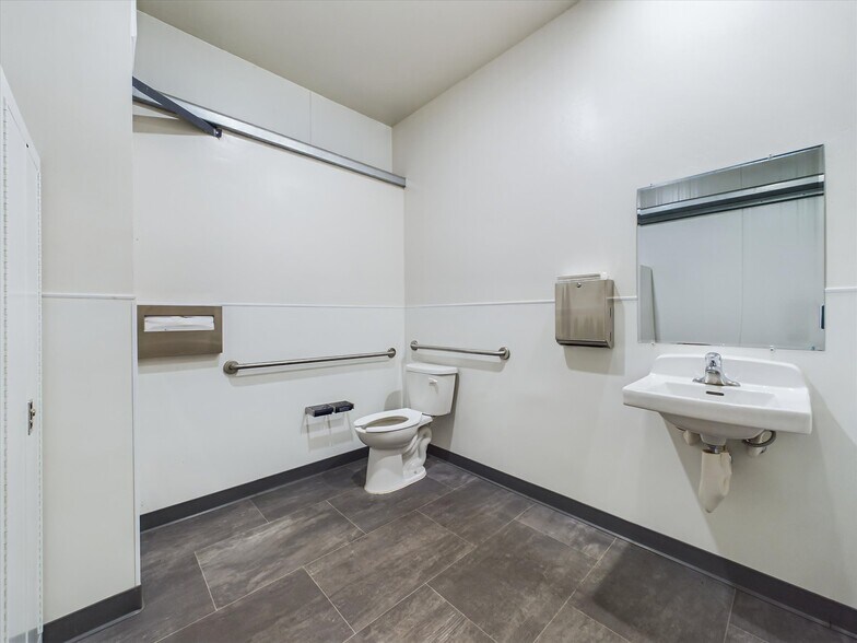 More Photos Of 39057 State Highway 299, Willow Creek Warehouse For Sale