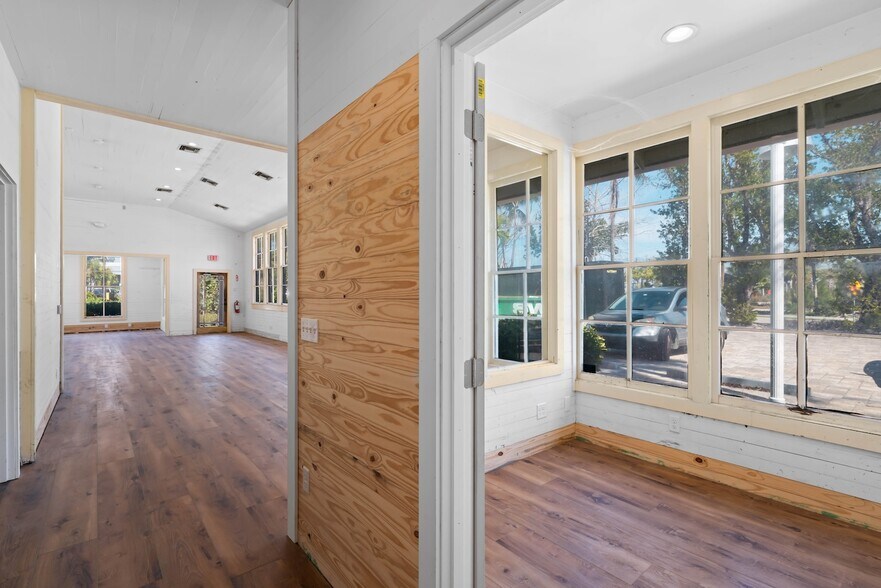 More Photos Of 520 Tarpon Bay Rd, Sanibel General Retail For Sale