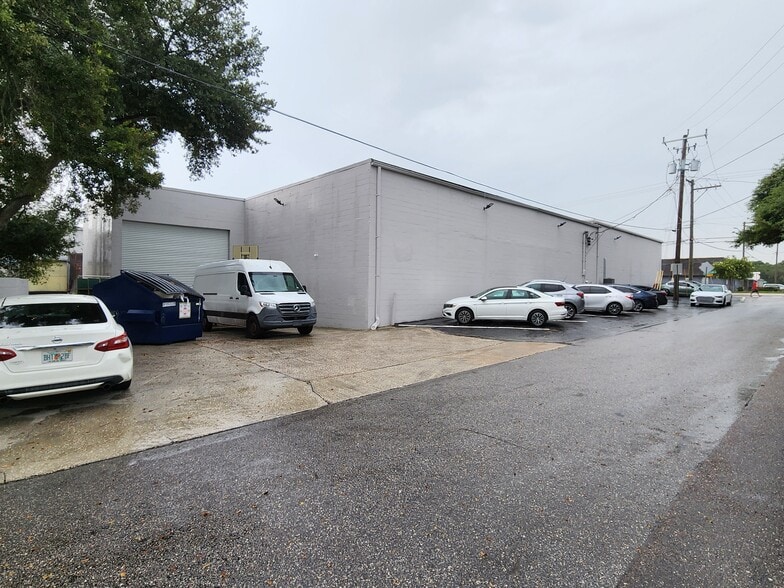 More Photos Of 4504 E Hillsborough Ave, Tampa Showroom For Sale