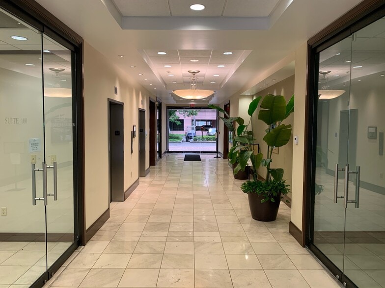 More Photos Of 145 King St, Charleston Office For Lease