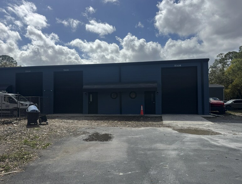 Primary Photo Of 5306 Old Winter Garden Rd, Orlando Warehouse For Lease