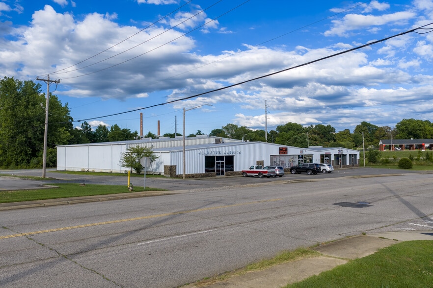 More Photos Of 656 W Main St, Rock Hill Warehouse For Sale