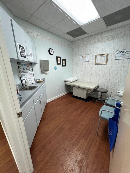 More Photos Of 1101-1115 N Parrott Ave, Okeechobee Medical For Lease