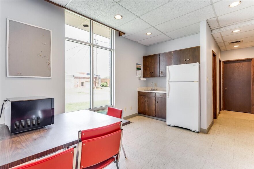 More Photos Of 116 S Lincoln St, Arlington Office For Sale