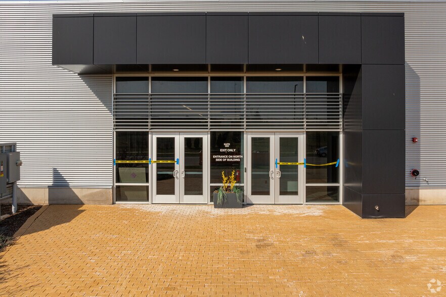 More Photos Of 460 Stull St, South Bend Research And Development For Lease