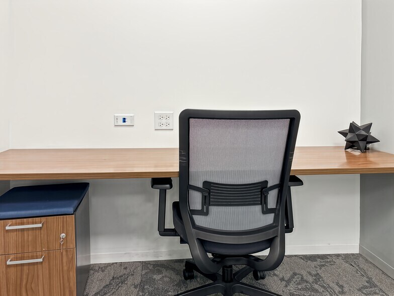 More Photos Of 544 Lakeview Pkwy, Vernon Hills Coworking Space