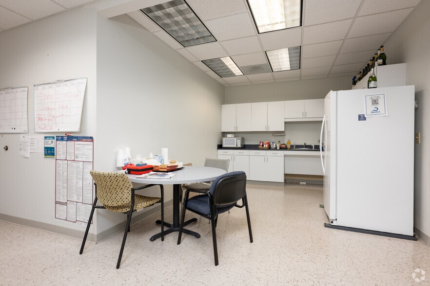 More Photos Of 204 Muirs Chapel Rd, Greensboro Office For Lease