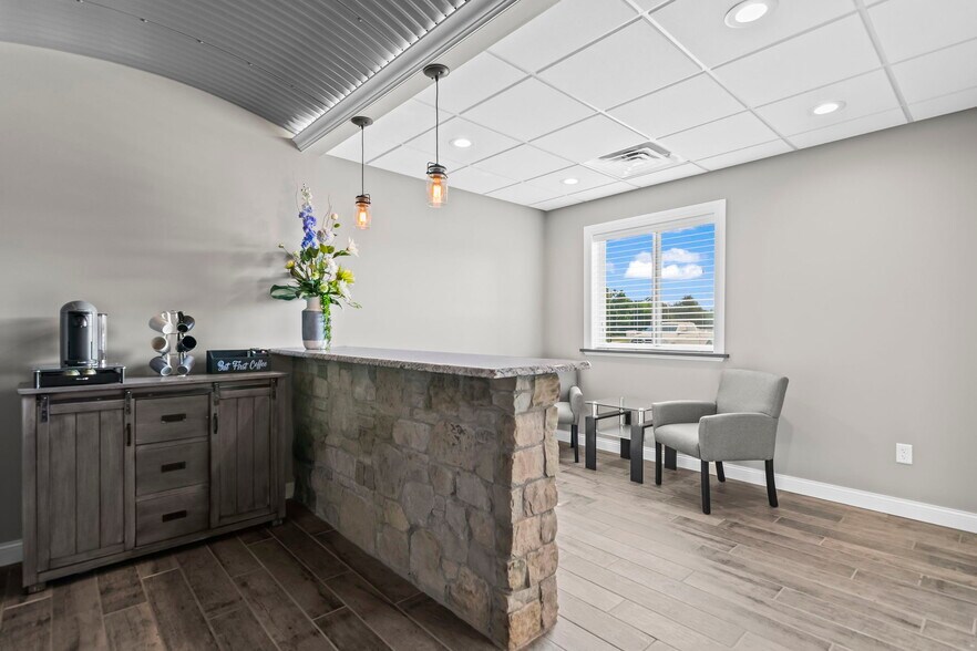 More Photos Of 3901 Pintail Dr, Springfield Office For Sale