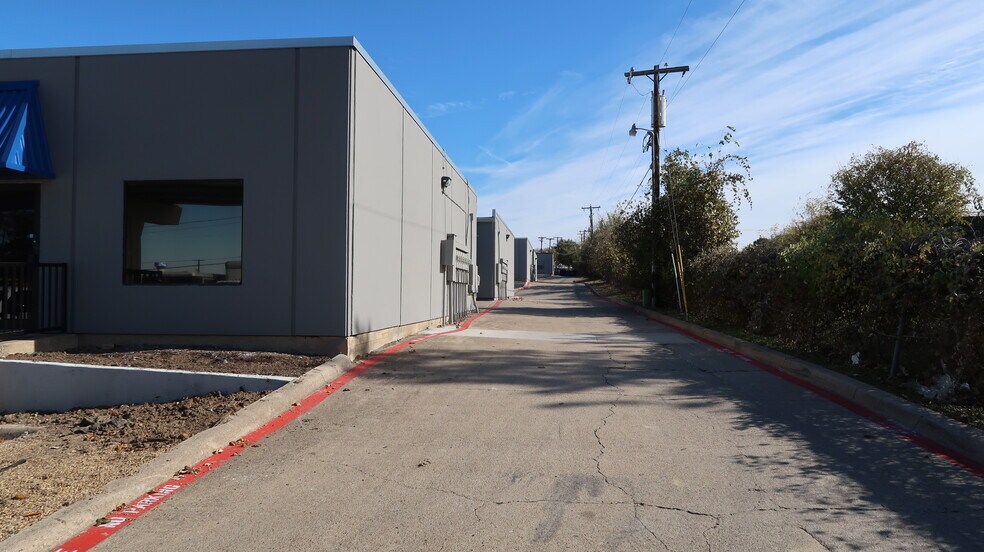 More Photos Of 1510 Randolph St, Carrollton Light Manufacturing For Lease