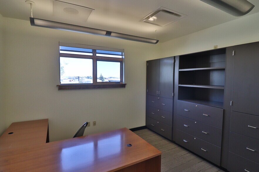 More Photos Of 502 33rd St, Cody Medical For Sale