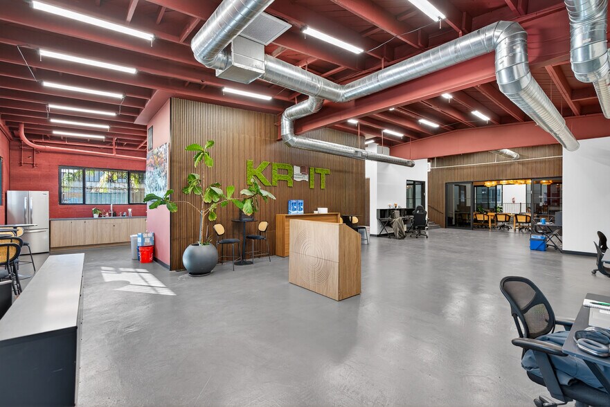 More Photos Of 7225 Fulton Ave, North Hollywood Warehouse For Lease