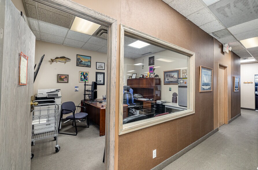 More Photos Of 1781 W County Road B, Saint Paul Office For Sale