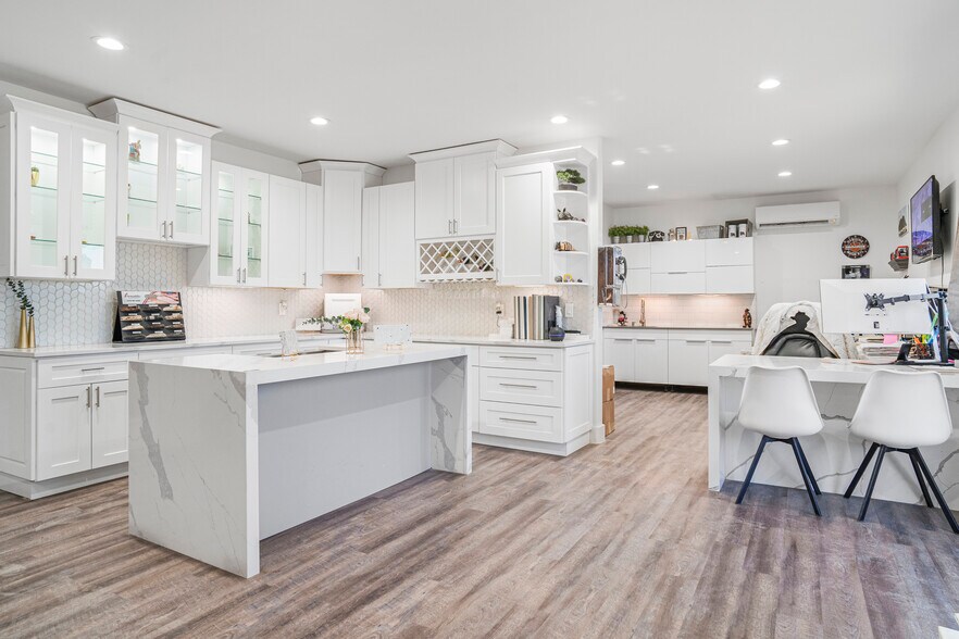 More Photos Of 18230 Bracken Dr, San Antonio Industrial For Sale