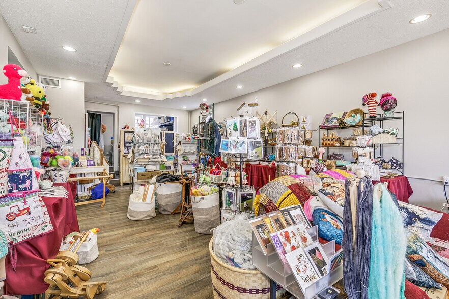 More Photos Of 609-611 N Dale St N, Saint Paul Storefront Retail Residential For Sale