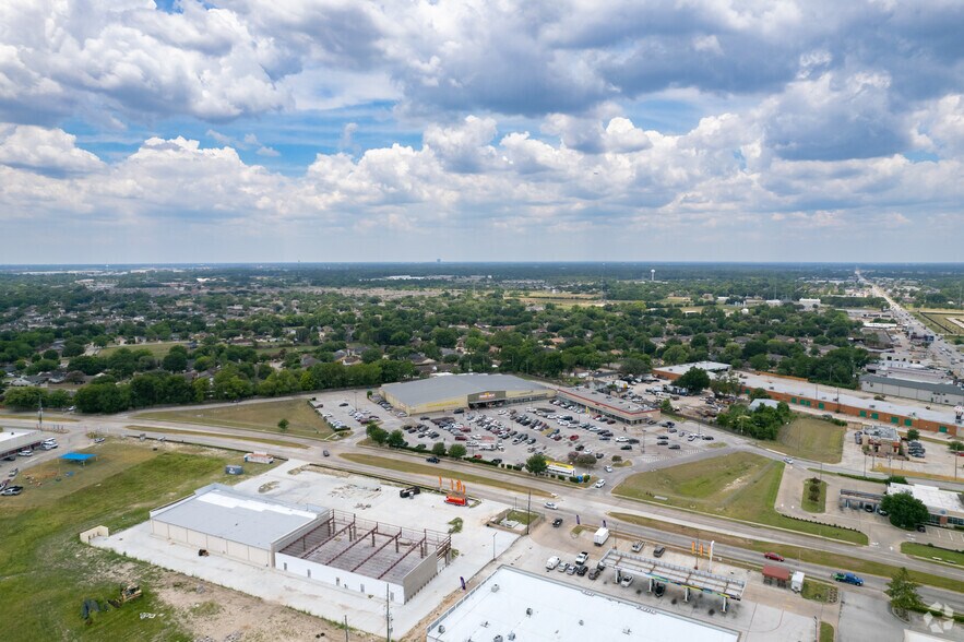More Photos Of 12035-12039 Antoine Dr, Houston Storefront For Lease