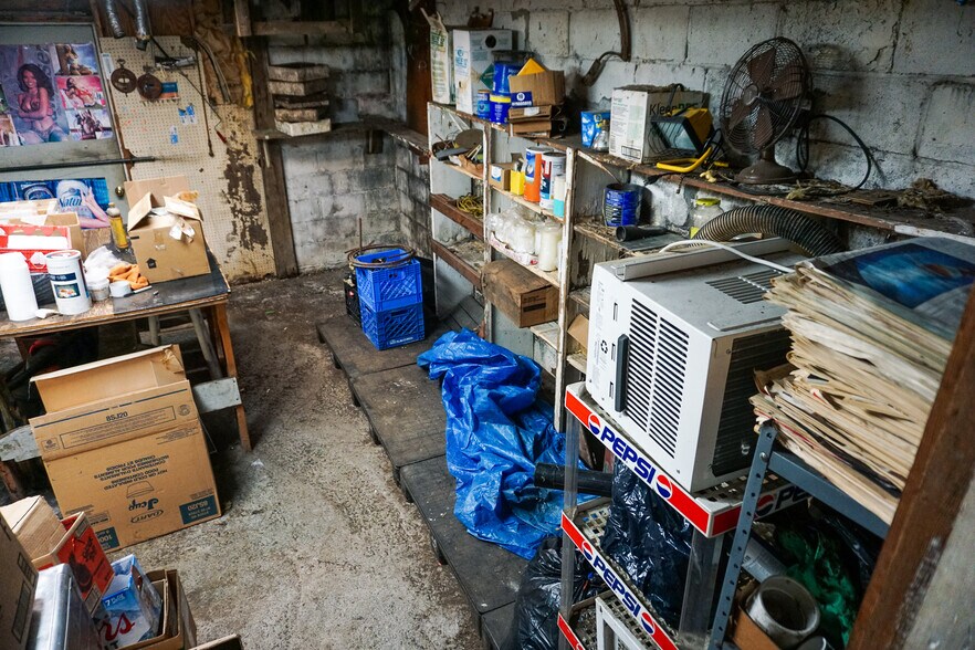 More Photos Of 109 Wilburn Valley Rd, Pearisburg General Retail For Sale