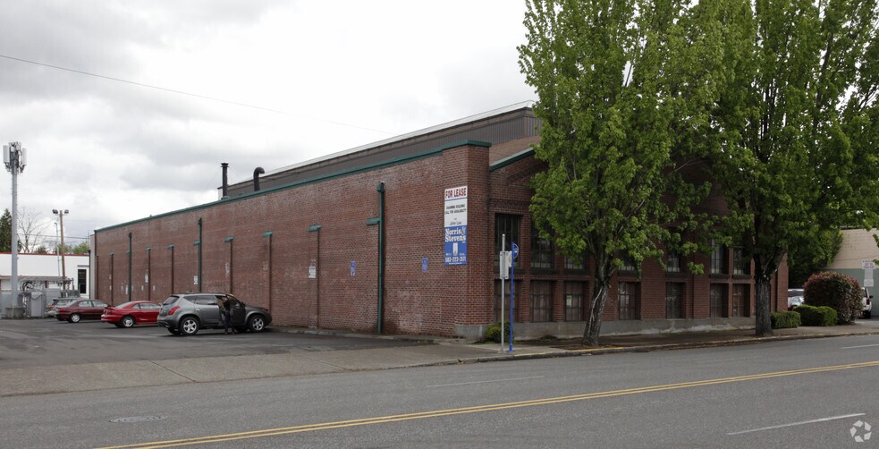 More Photos Of 2705 E Burnside St, Portland Office For Sale