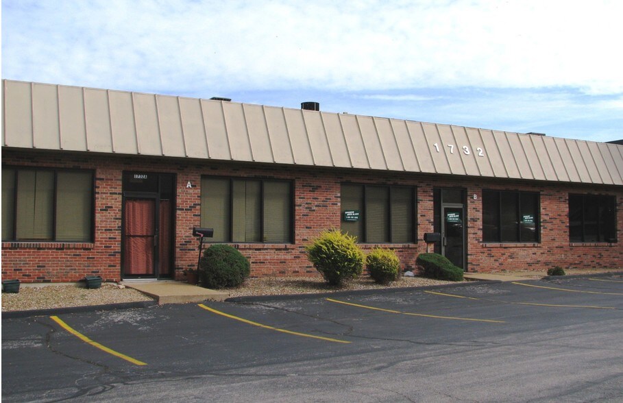 More Photos Of 1720-1736 Westpark Center Dr, Fenton Distribution For Lease