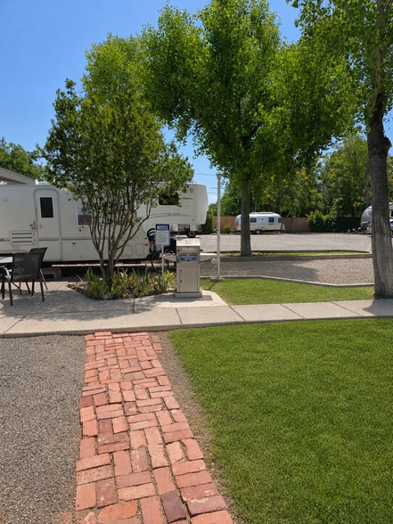 More Photos Of 427 N 15th St, Cottonwood Trailer Camper Park For Sale