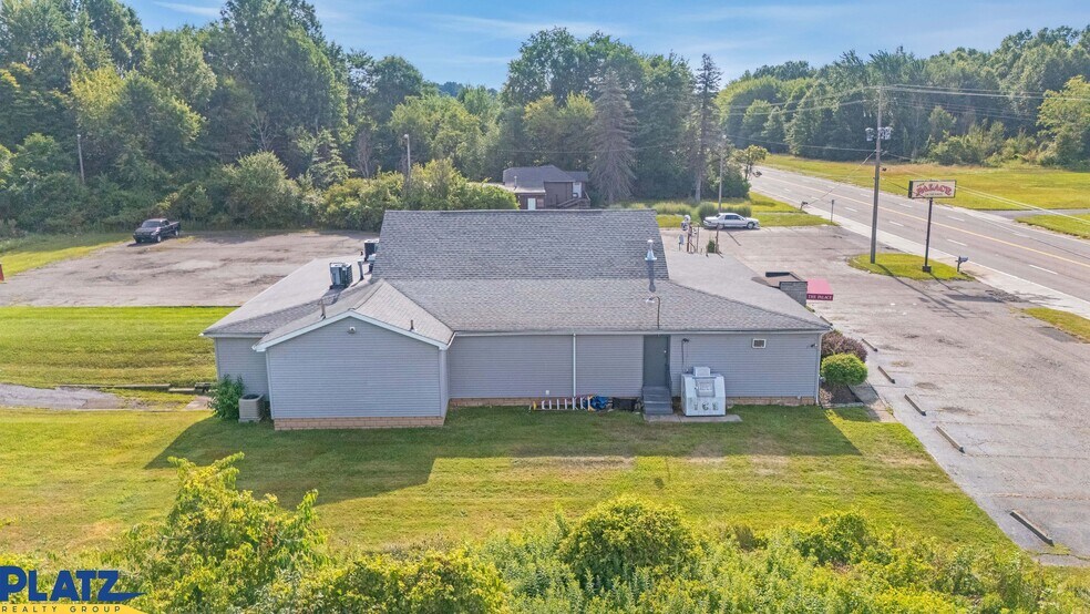 More Photos Of 4040 McCartney Rd, Lowellville Bar For Sale