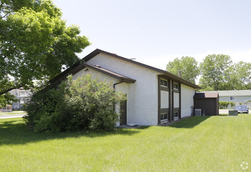 More Photos Of 1299 NE Mississippi St, Fridley Medical For Sale
