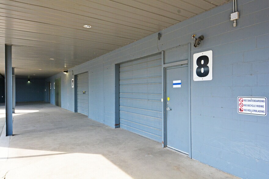 More Photos Of 4301 Hwy 7 W, Saint Louis Park Distribution For Lease