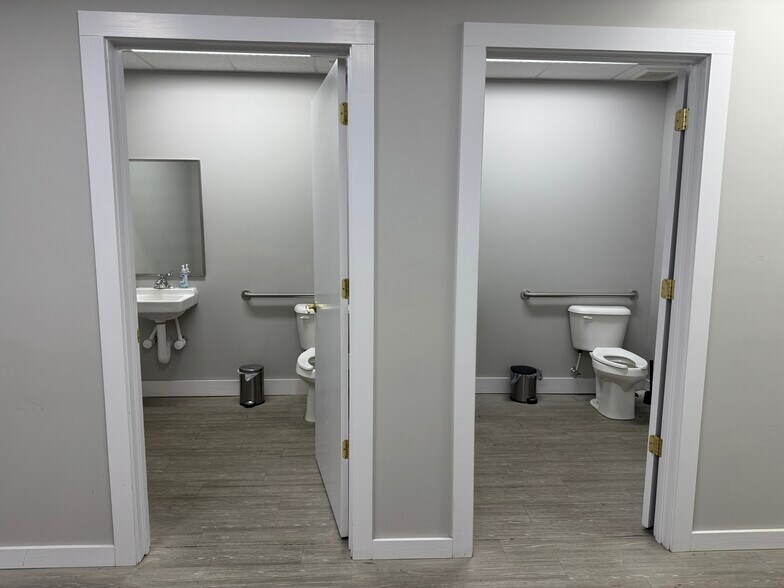 More Photos Of 2425 Scottsville Rd, Bowling Green Storefront Retail Office For Lease