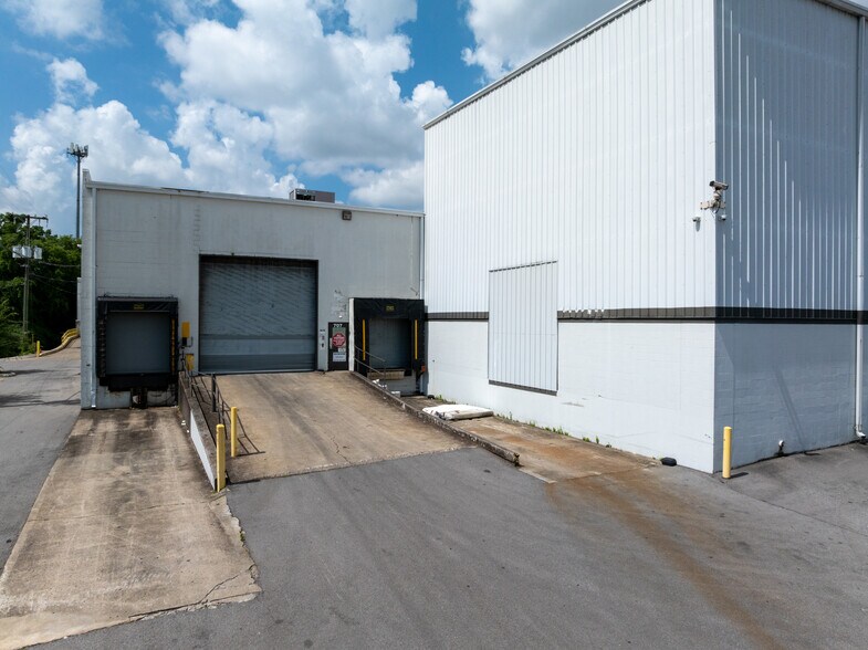 More Photos Of 707 Spence Ln, Nashville Manufacturing For Lease