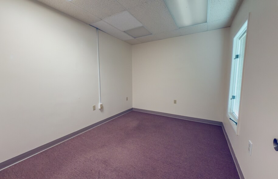 More Photos Of 100 Arbor Dr, Christiansburg Office For Lease