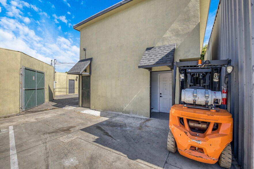 More Photos Of 7151-7157 Foothill Blvd, Tujunga Auto Repair For Sale