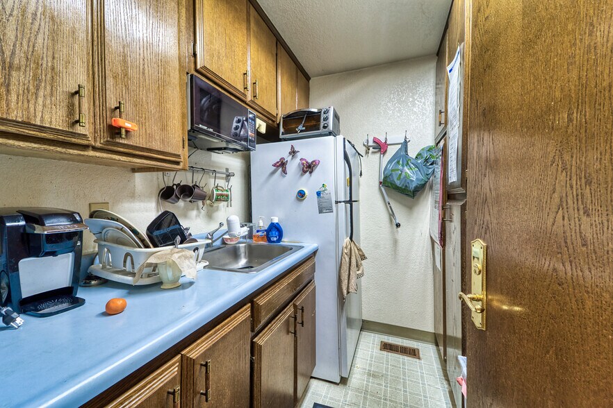 More Photos Of 1408 Live Oak Blvd, Yuba City Office For Sale