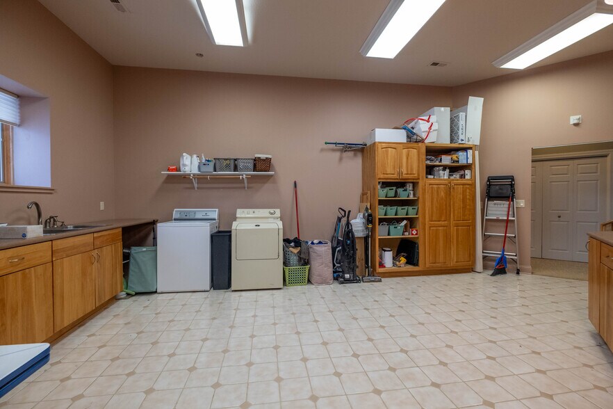 More Photos Of 218 E Main St, Marshalltown Storefront Retail Residential For Sale